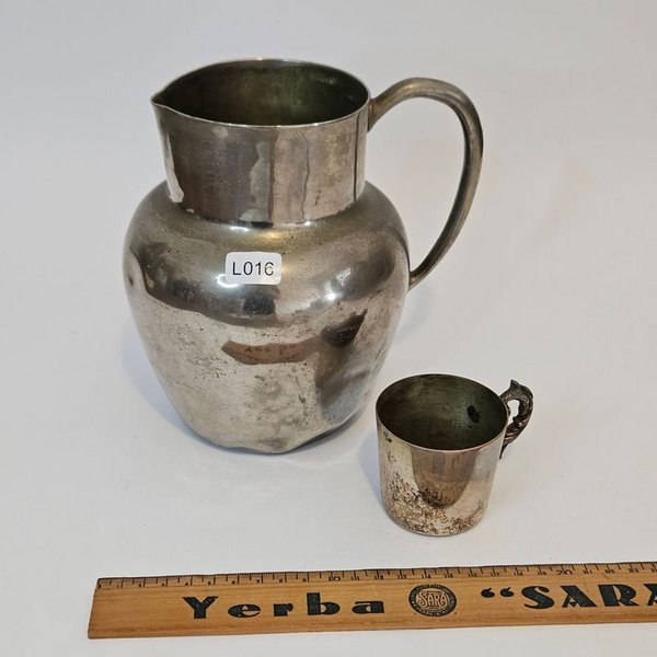 Gran jarra y jarrita de metal en excelente condición - imagen 1