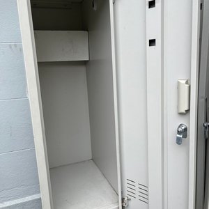 Gabinete Metálico Gris con 6 Puertas - imagen 6