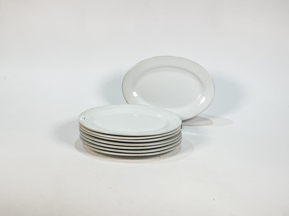 Juego de 8 Fuentes Ovales de Loza Blanca