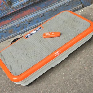 Lote siguiente: Plataforma Vibratoria Powerfit Compact con Control Remoto
