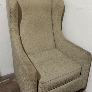 Lote siguiente: Sofá de estilo tapizado en tela estampada