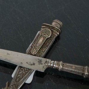 Cuchillo de Plata con Vaina Decorada - imagen 2