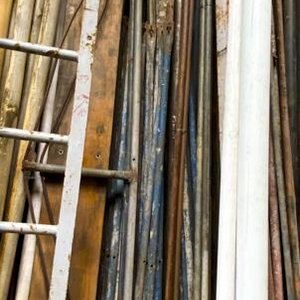 Lote de Estructuras Metálicas y Madera para Ferias - imagen 1