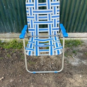 Lote siguiente: Silla Playera Plegable Rayada Azul y Blanca