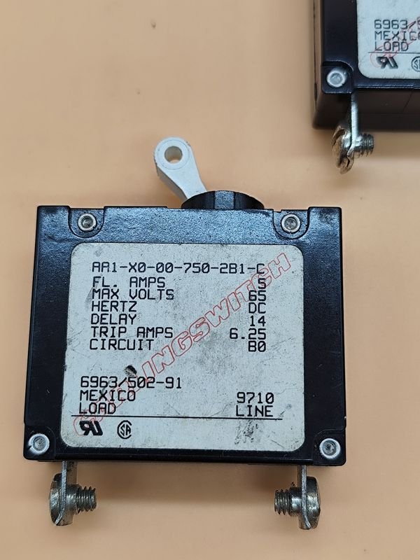Disyuntor de panel Seachoice de diferentes amperios - imagen 2