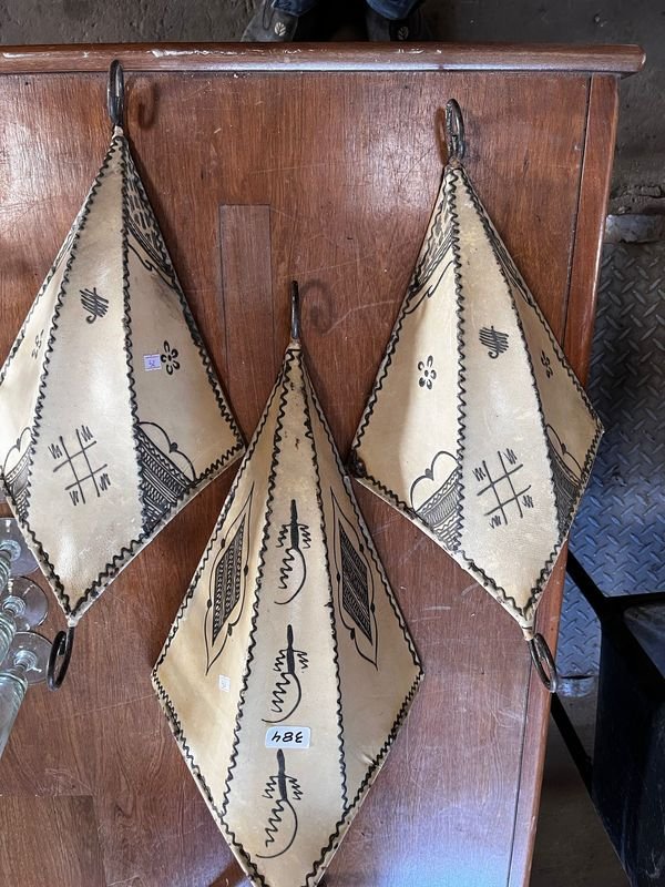 3 Apliques de Luz de Cuero con Diseños Geométricos