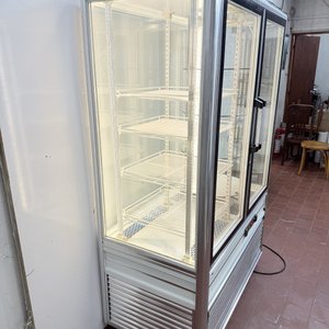 Exhibidor de Postres Refrigerado con 4 Caras Vidriadas y Luz LED - imagen 2