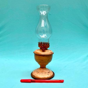 Lote anterior: Antigua lámpara a queroseno sellada made in Grmany. Tiene su tubo original . Altura total en el tubo 27 cm.