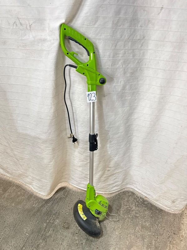 Bordeadora Eléctrica Verde con Cable