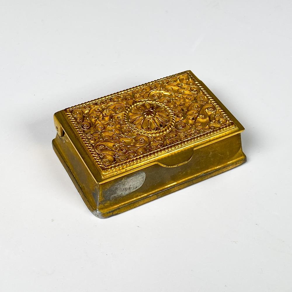 Caja de sellos en bronce labrada y metal ,sellada Herder 6,5 x 4 cm