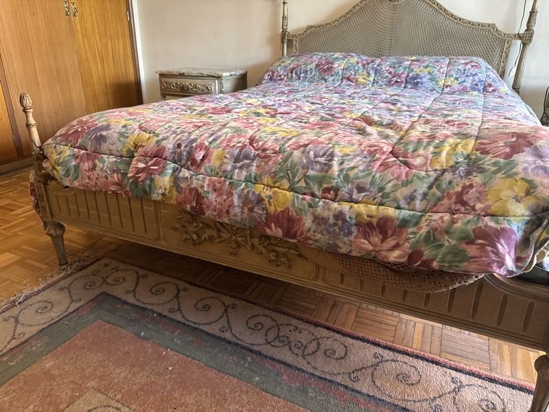 Cama de 2 plazas estilo Luis XVI respaldo esterillado - imagen 2