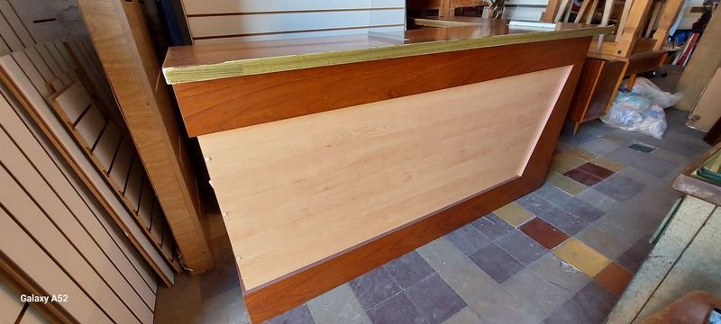 Mostrador en madera de excelente estado - imagen 10