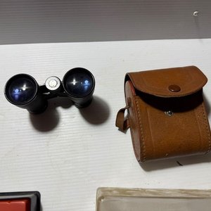 Lámpara Articulada Antigua, Cámara Kodak Instamatic y Binoculares con Estuche - imagen 3