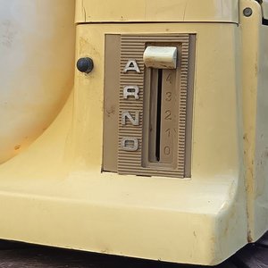 Batidora Eléctrica de Pie Arno, con bol, Batidores y Accesorios con Detalles de Uso - Funciona - imagen 3