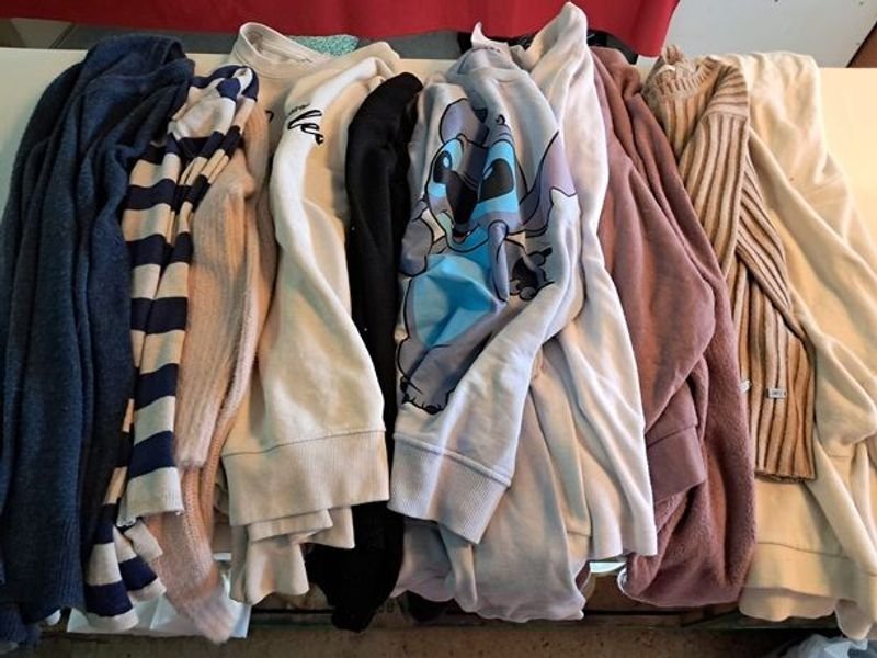 Lote siguiente: Pretemporada: Colección de 10 buzos y sacos en hilo, lana y polar