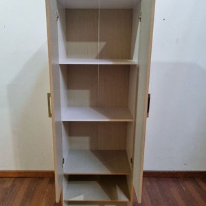 Mueble de madera con puertas y estantes abiertos - imagen 2
