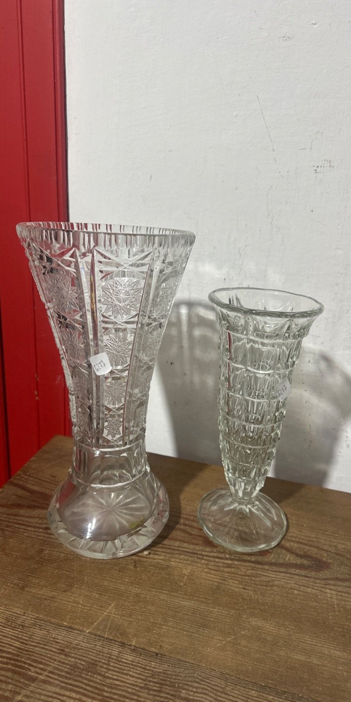 Juego de 2 Floreros de Vidrio Tallado