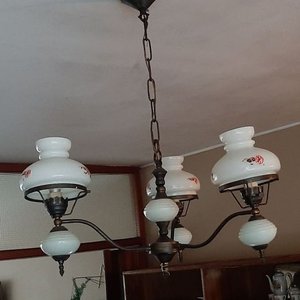 Araña Colonial de Bronce con 3 Tulipanes Pintados - imagen 2