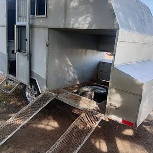 Casa Rodante Práctica con Espacio para Motos o Cuatriciclo - imagen 2