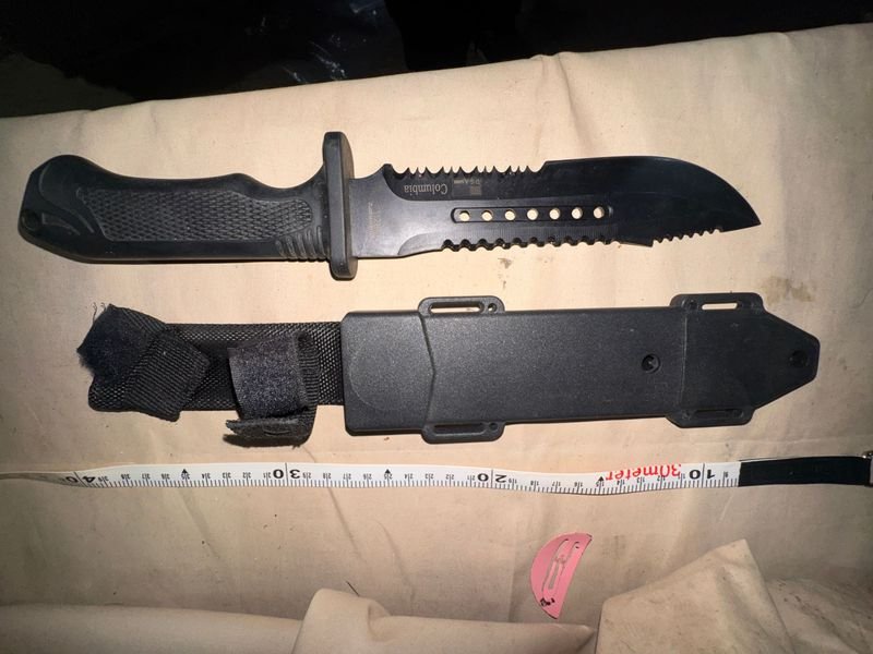 Cuchillo Táctico Columbia Negro con Funda