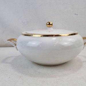 Lote siguiente: Sopera de Porcelana Blanca OLIMOS con Detalles Dorados - Industria Uruguaya