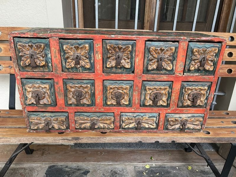 Bargueño Ispanoamericano siglo XIX: Mueble de madera tallada policromada con series mitológicas - imagen 2