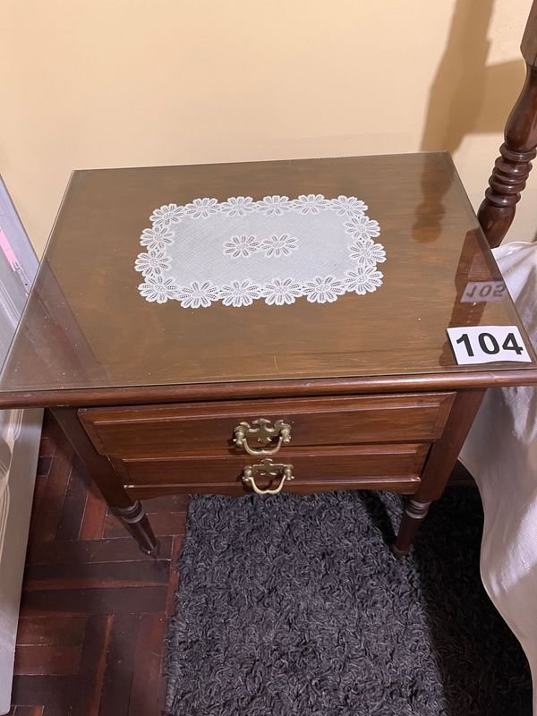 MESA DE LUZ INGLESA CON VIDRIO - imagen 2