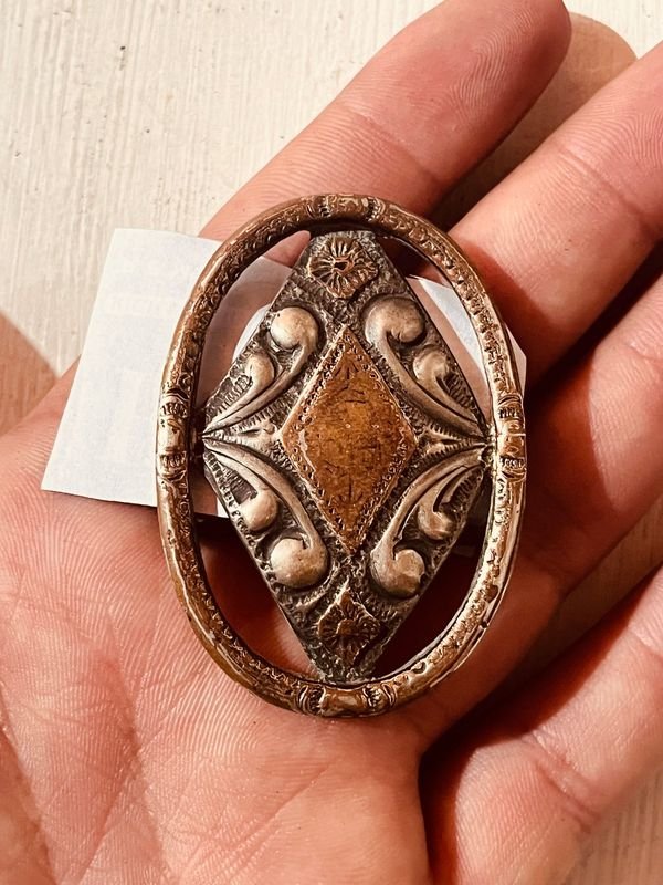 Pieza de joyería con hebilla en plata y oro - imagen 4