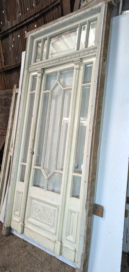 Puerta antigua con diseño de pinotea y vidrios biselados - imagen 4
