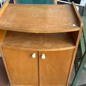 Lote siguiente: Rack de madera para TV o mueble auxiliar