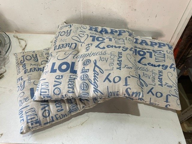 Lote anterior: Almohadones con diseños de texto