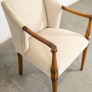 Butaca Inglesa Tapizada en Tela Beige con Patas de Madera - imagen 2