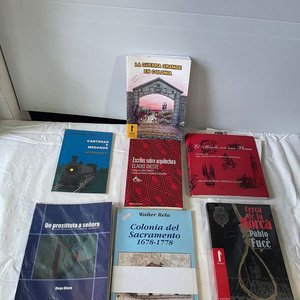 Lote siguiente: Libros sobre Colonia y su Arquitectura: Colección Histórica