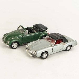 2 autos: Mercedes Benz 190 SL 1955 y Wolksvagen Beetle convertivle escala 1/32 colección Welly - imagen 1