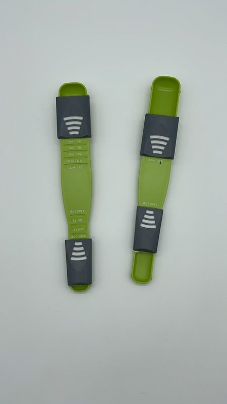 Juego de 2 Cucharas Medidoras Ajustables de Plástico Verde