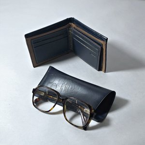 Lote: Afeitadora Eléctrica, Cámara Fujifilm, Cargadores, Billetera y Lentes con Aumento - imagen 4