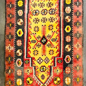 Lote siguiente: Alfombra Kilim de Lana Beige, Rosa y Marrón con Dibujos Geométricos