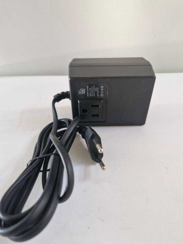 Conector de Voltaje 220/240V a 110/120V - imagen 2