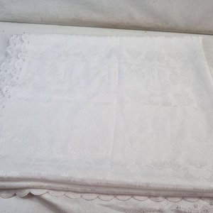 L 049 - 3 Piezas - Lote de mantelería decorativa con delicados bordados florales y terminaciones en encaje y crochet - imagen 3