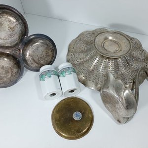 Bandeja Metálica Vintage, Saleros de Cerámica y Recipiente Cisne - imagen 2