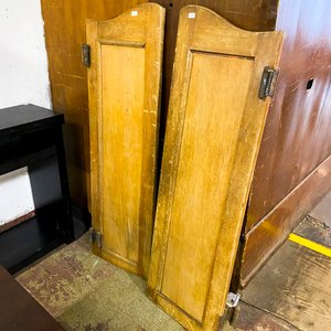 Lote anterior: Par de Puertas de Madera Estilo Antiguo con Bisagras