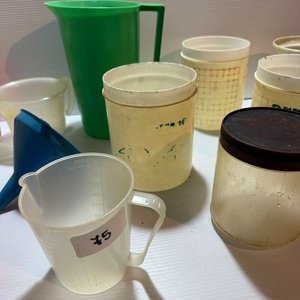 Lote de Utensilios de Plástico para Cocina: Jarras, Medidores y Recipientes - imagen 2