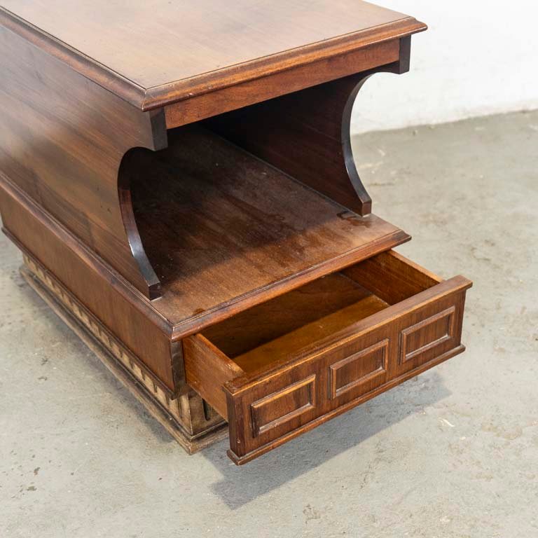 Mesa de luz inglesa con estante y cajón - imagen 2