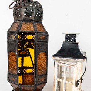 Par de Faroles para Velas: Uno de Chapa y Vidrio, Otro de Madera y Vidrio - imagen 2