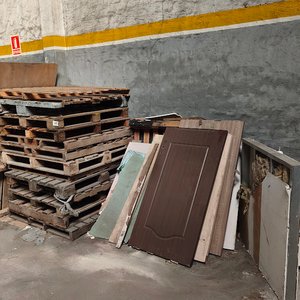 Lote de Pallets de Madera y Paneles de Revestimiento - imagen 2