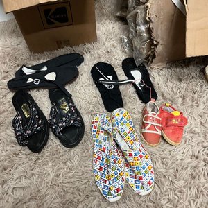 Lote de Más de 60 Pares de Calzado: Alpargatas Yute, Sandalias Violetas y Zapatillas - imagen 6