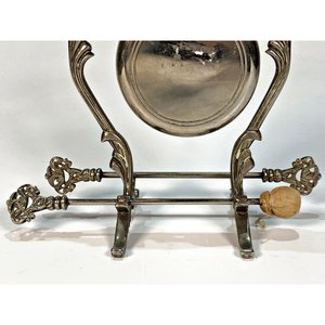 Gong de Metal Plateado con Soporte, Platillo y Martillo - imagen 3