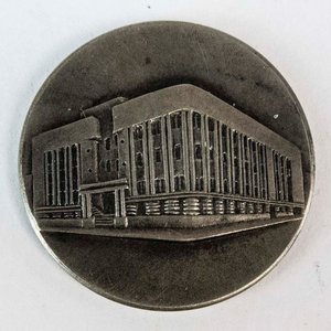 Lote siguiente: Medalla Uruguay 1934 Edificio Central Policía Plata 12.7g