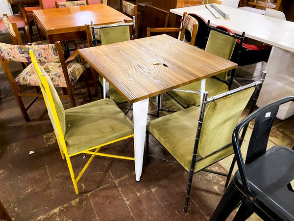 Mesa de Comedor Cuadrada con 4 Sillas Estilo Industrial