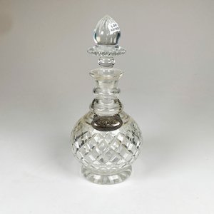 Botellon de cristal tallado hialino ,con cartela y tapón (borde adentro chips) altura 31 cm - imagen 2